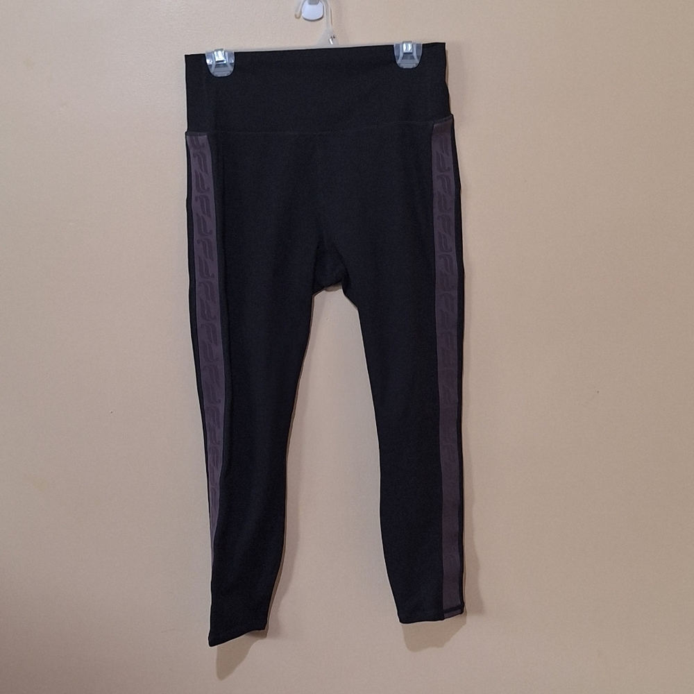 Fabletics Powerhold Cropped Leggings
